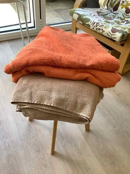 Photo of free 4 large bath towels/ sheets (Horsham, Lambs Farm Rd area) #1