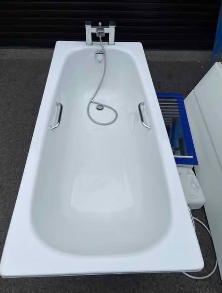 Photo of free Bathtub (Sandhurst) #2