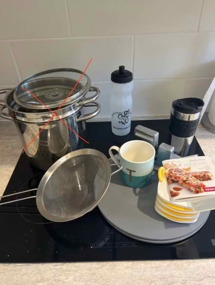Photo of free Various kitchen / dining items (SW17 9RT) #1