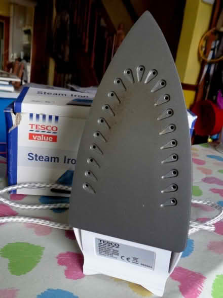 Photo of free steam iron 1200W Tesco Value range (New Marston OX3) #2