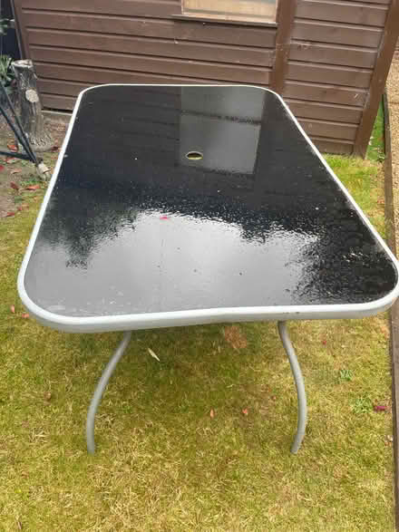 Photo of free Garden table. (Rainham RM13) #1