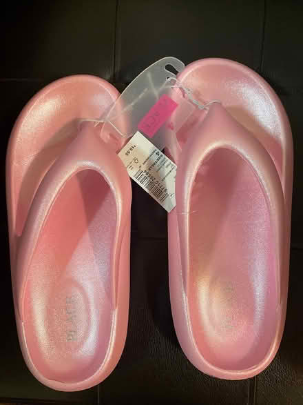 Photo of free Girls flip flops (Amityville) #1