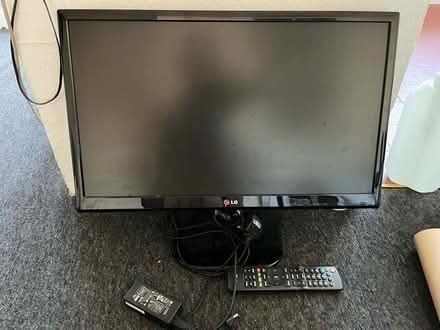 Photo of free TV and HDMI cable (Roehampton SW15) #1