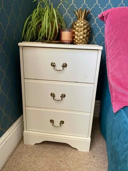Photo of free White bedside table (TQ2) #1