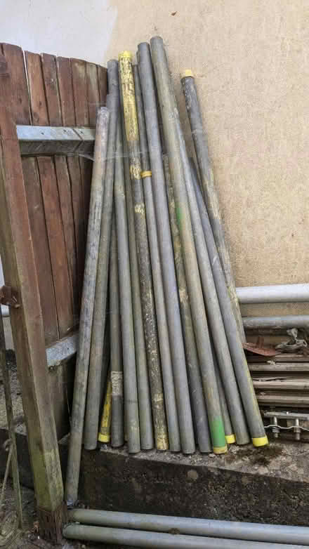 Photo of free Scaffolding poles and clips (Cr3 5jf) #1