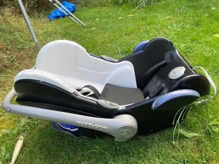 Photo of free Maxi cosi baby car seat (Redditch B97) #3
