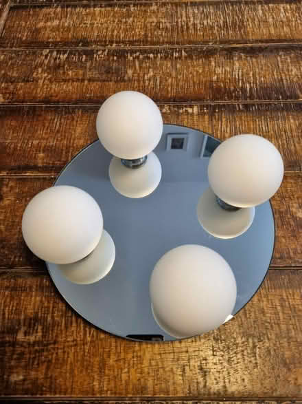 Photo of free Bathroom light fitting with bulbs (Urmston M41) #3