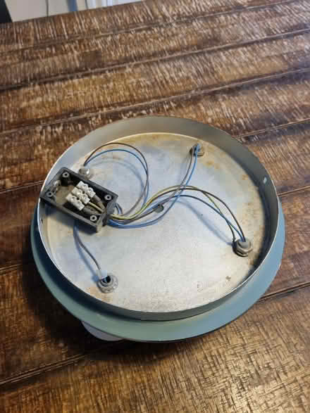 Photo of free Bathroom light fitting with bulbs (Urmston M41) #2