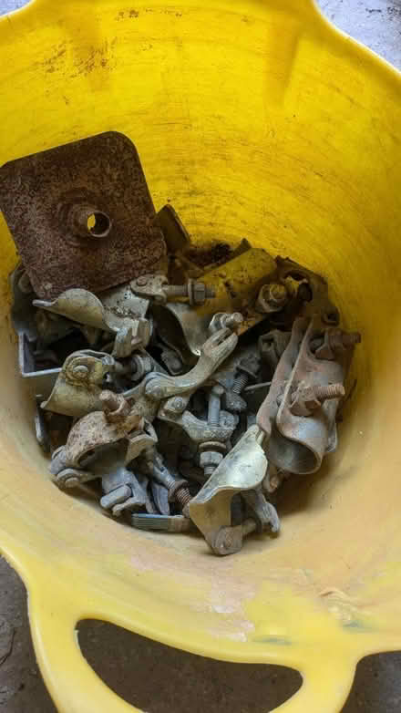 Photo of free Scaffolding poles and clips (Cr3 5jf) #2