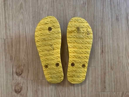 Photo of free Flip-flops, warm yellow, by O’Neill (City Centre NR3) #2