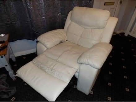 Photo of free White Recliner (CM8) #1