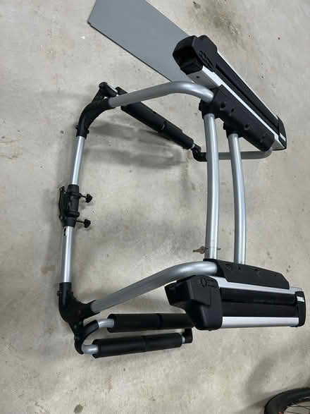 Photo of free Thule hitch ski rack (Glen Ridge NJ) #2
