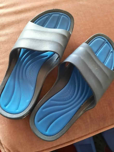 Photo of free Mens sliders (ME20) #1