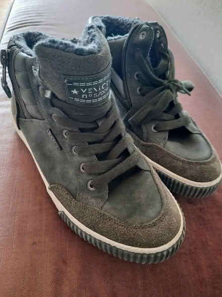 Photo of free Boys/mens high top trainers (ME20) #1