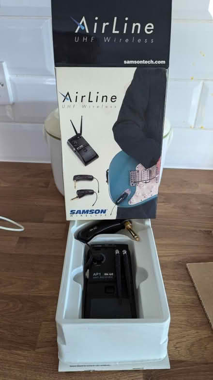 Photo of free Guitar or Bass Wireless System (New Bilton CV21) #1