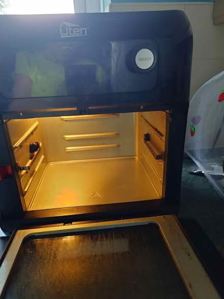 Photo of free Uten large air fryer (Edenthorpe) #2
