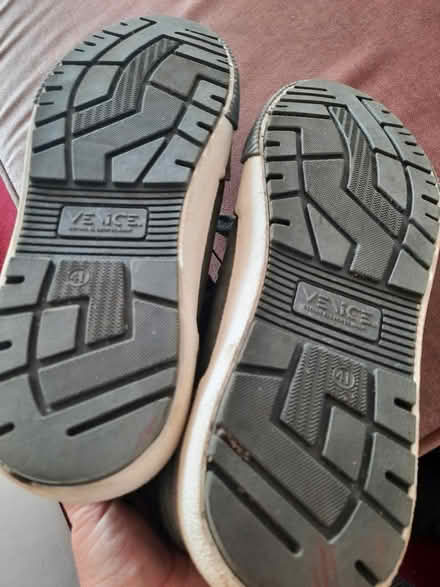 Photo of free Boys/mens high top trainers (ME20) #2