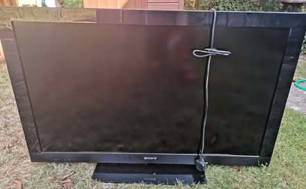 Photo of free Sony Bravia TV with remote (Caversham Heights RG4) #1