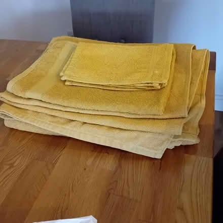 Photo of free Towels & Bath Mat (Hoddesdon EN11) #2