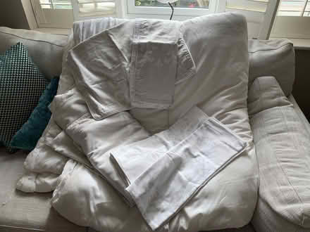Photo of free King sized duvet, Duvet cover and 4 pillowcases (Heaton Moor SK4) #1