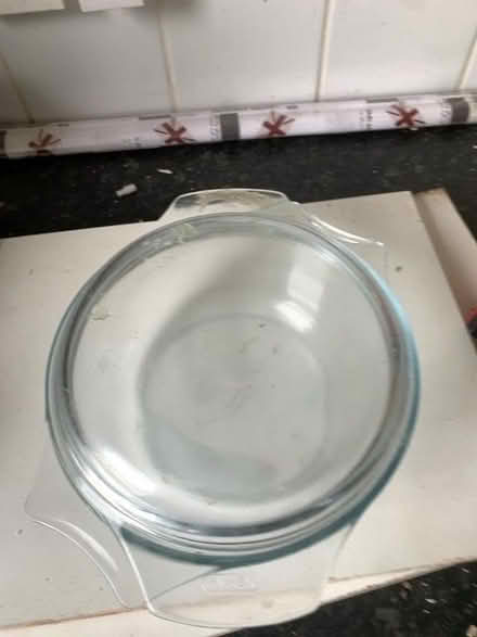 Photo of free Pyrex bowl and lid (Ledbury HR8) #1