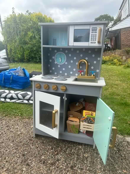 Photo of free Play kitchen (Sanderstead CR2) #2