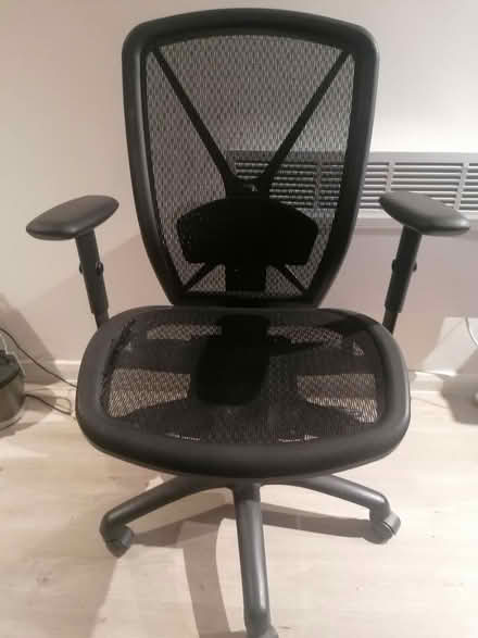 Photo of free Rotating ergonomic chair (Willesden, NW10) #1
