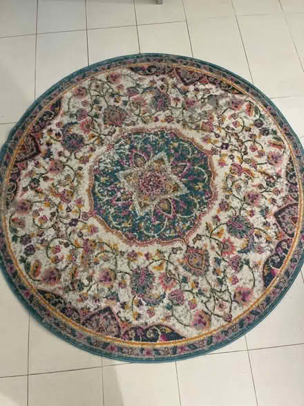 Photo of free Round Area Rug (5’3“ Diameter) (Metropolitan - Lorimer Station) #1