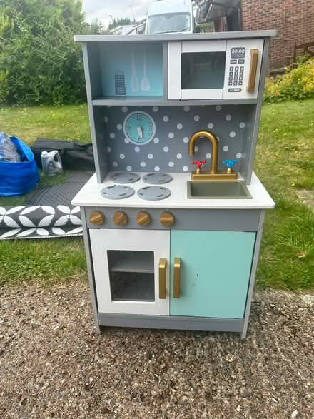 Photo of free Play kitchen (Sanderstead CR2) #1