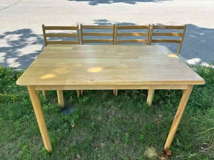 Photo of free Table and chairs (Williamsparkway/Centre Street) #1