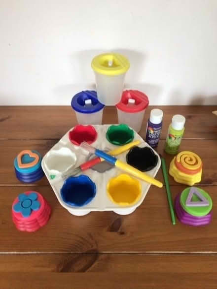 Photo of free ELC Galt Kids Paint Pots And Mixing Palette (Harvey Close BS22) #1