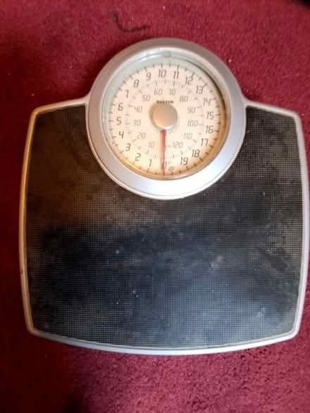 Photo of free Salter mechanical scales. Weighs 20st, 130kg (Macclesfield SK11) #1