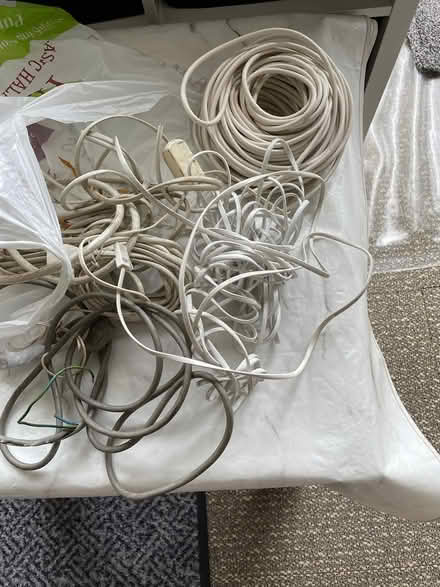 Photo of free Lots of wires (Ilford IG1) #1