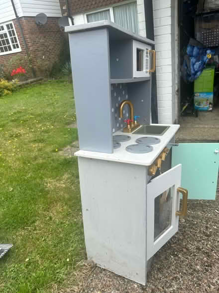 Photo of free Play kitchen (Sanderstead CR2) #3