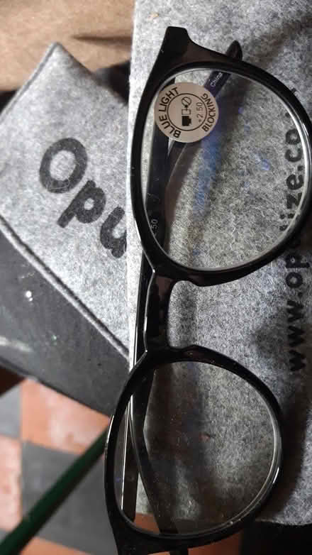 Photo of free Reading glasses with cases (S10 Crookes) #1