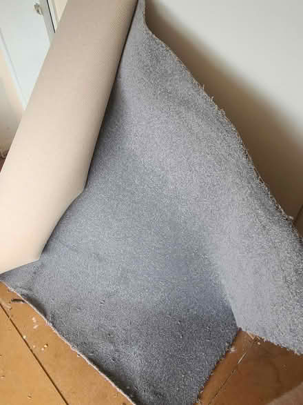Photo of free Grey carpet off cut (tadworth KT20) #1