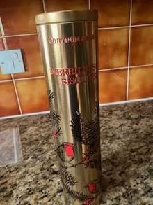 Photo of free Empty biscuit tin from Fortnum & Mason (Mimbridge GU24) #1