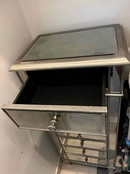 Photo of free 6 Drawer Dresser (Metropolitan - Lorimer Station) #1