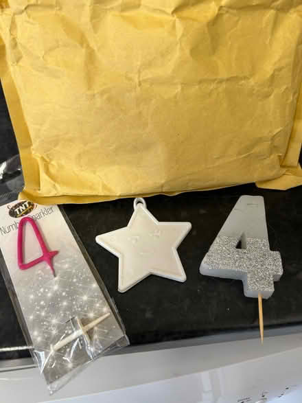 Photo of free 15 balloon weights (Clapham Common SW4) #1