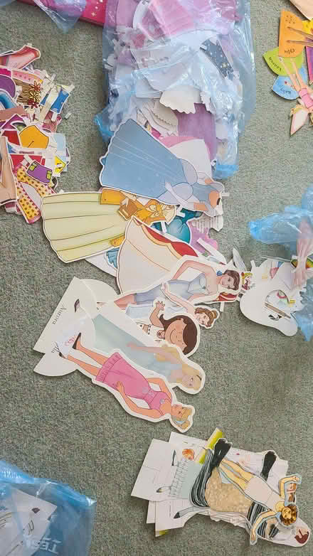 Photo of free large selection of paper dolls for play (Woodley RG5) #1