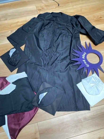 Photo of free Graduation gown/mortarboards (63105 near Forest Park) #1