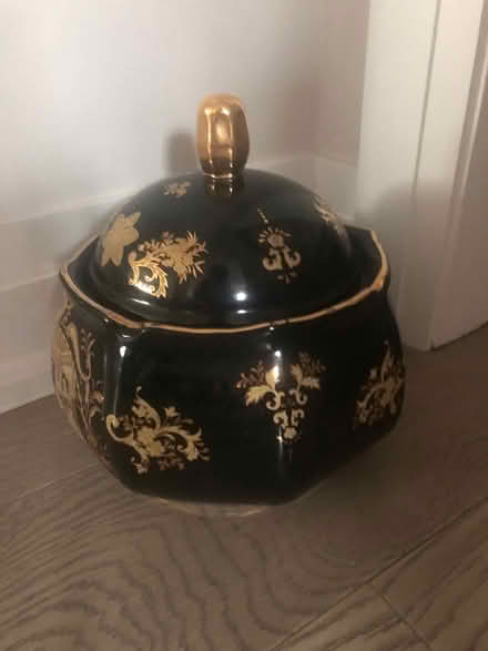 Photo of free Small oriental jar (Britannia & Creditview) #2