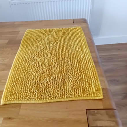Photo of free Towels & Bath Mat (Hoddesdon EN11) #1