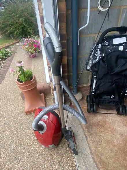Photo of free Miele vacuum cleaner (Billericay CM12) #1