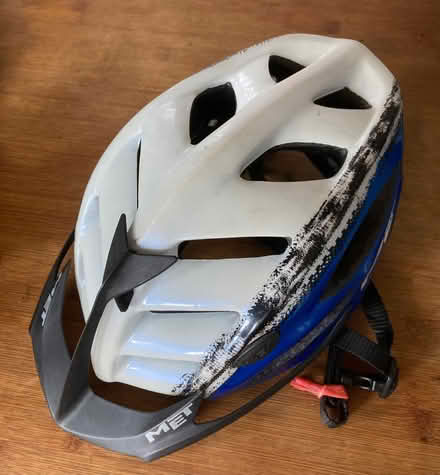 Photo of free MET Cycle helmet (Walkley S6) #3