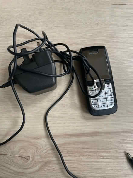 Photo of free Working Nokia 2610 with charger (Didsbury M20) #1