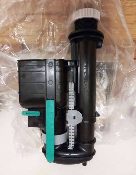 Photo of free siphon for Armitage Shanks Sandringham 21 Close Coupled WC (Fords Farm RG31) #1