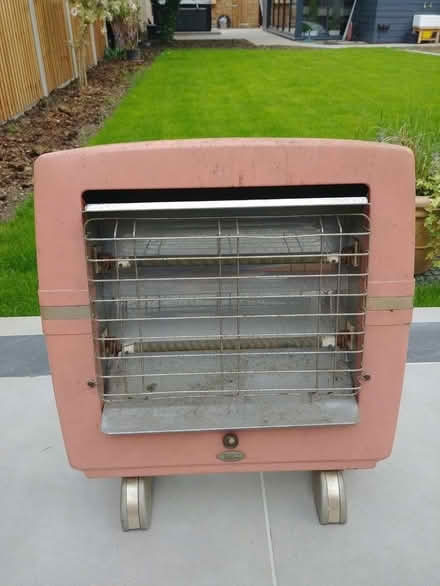 Photo of free Vintage electric bar fire in pink (Loughton IG10) #1