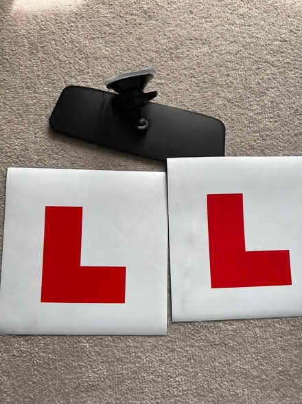 Photo of free L-plates and mirror (OX4, Littlemore) #1
