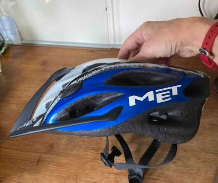 Photo of free MET Cycle helmet (Walkley S6) #1